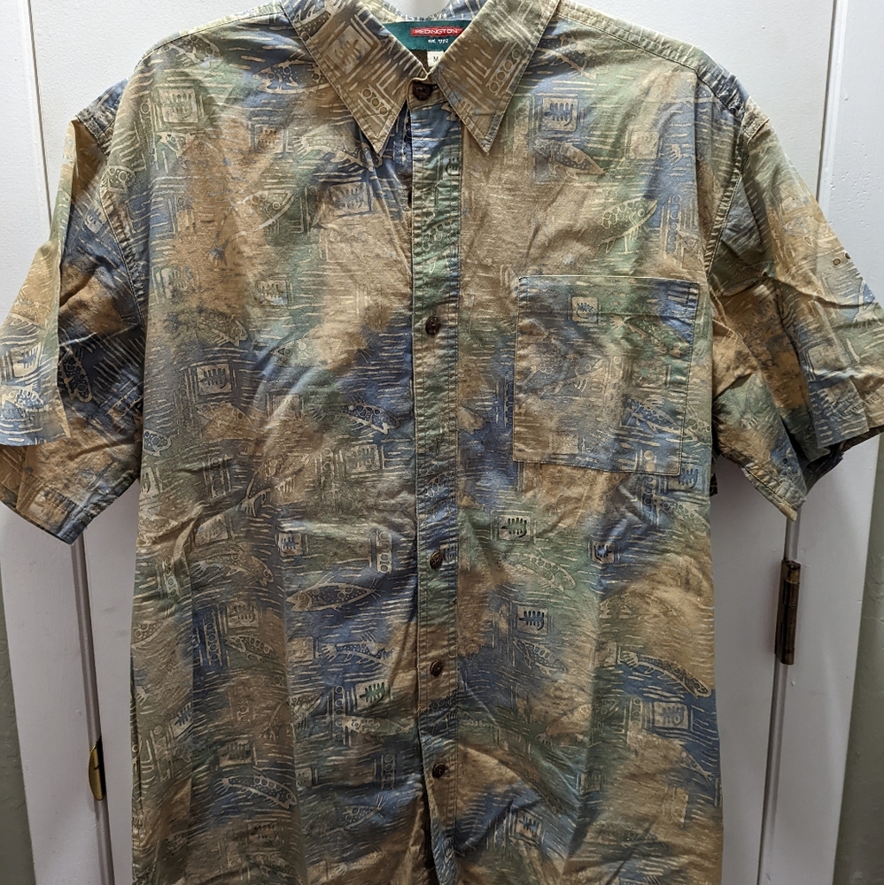 Redington Men's Medium Fish Button Down shirt